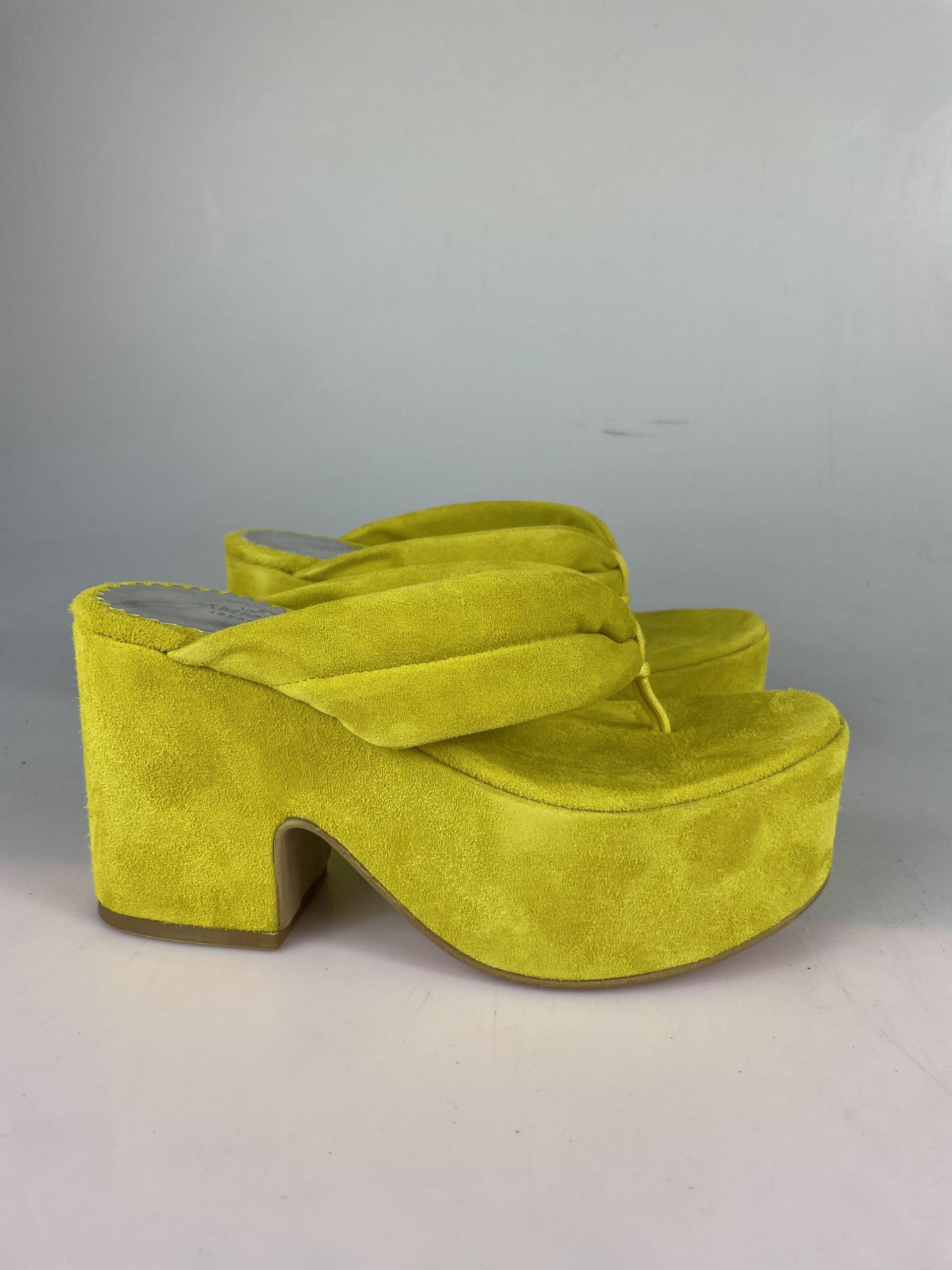 Yellow suede morosita