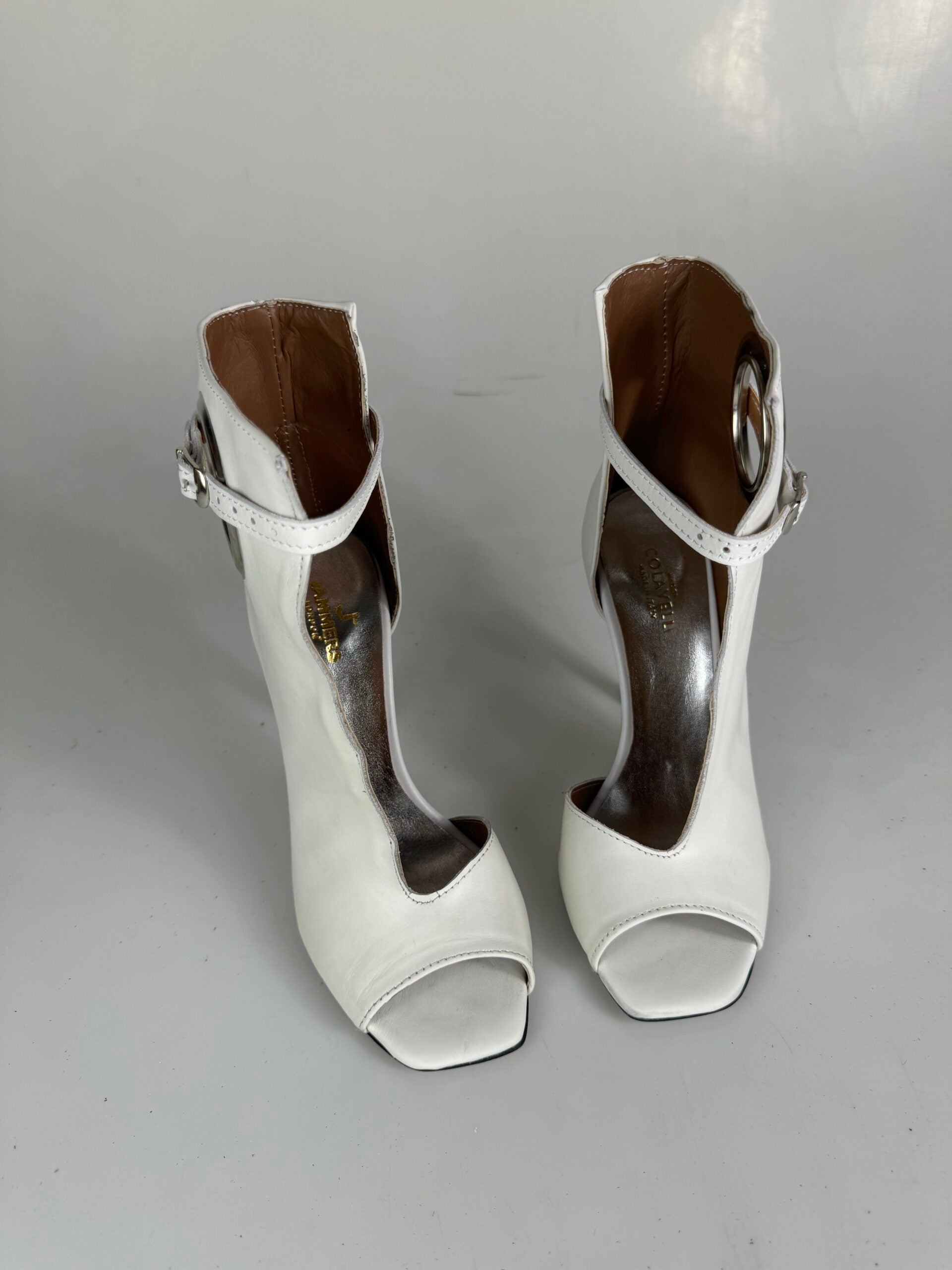 Emma afrodite  pelle bianco