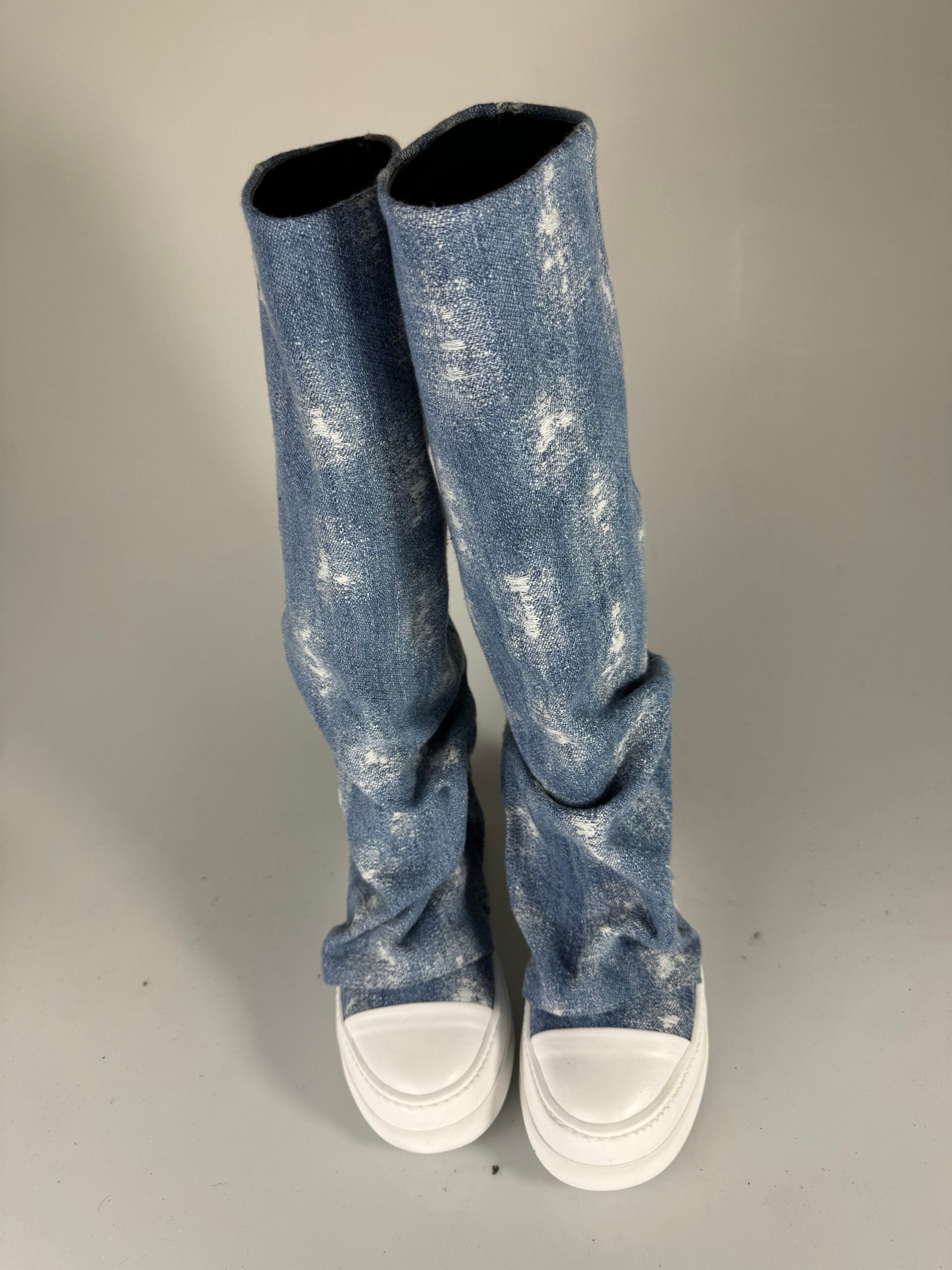 Orlando tore jeans