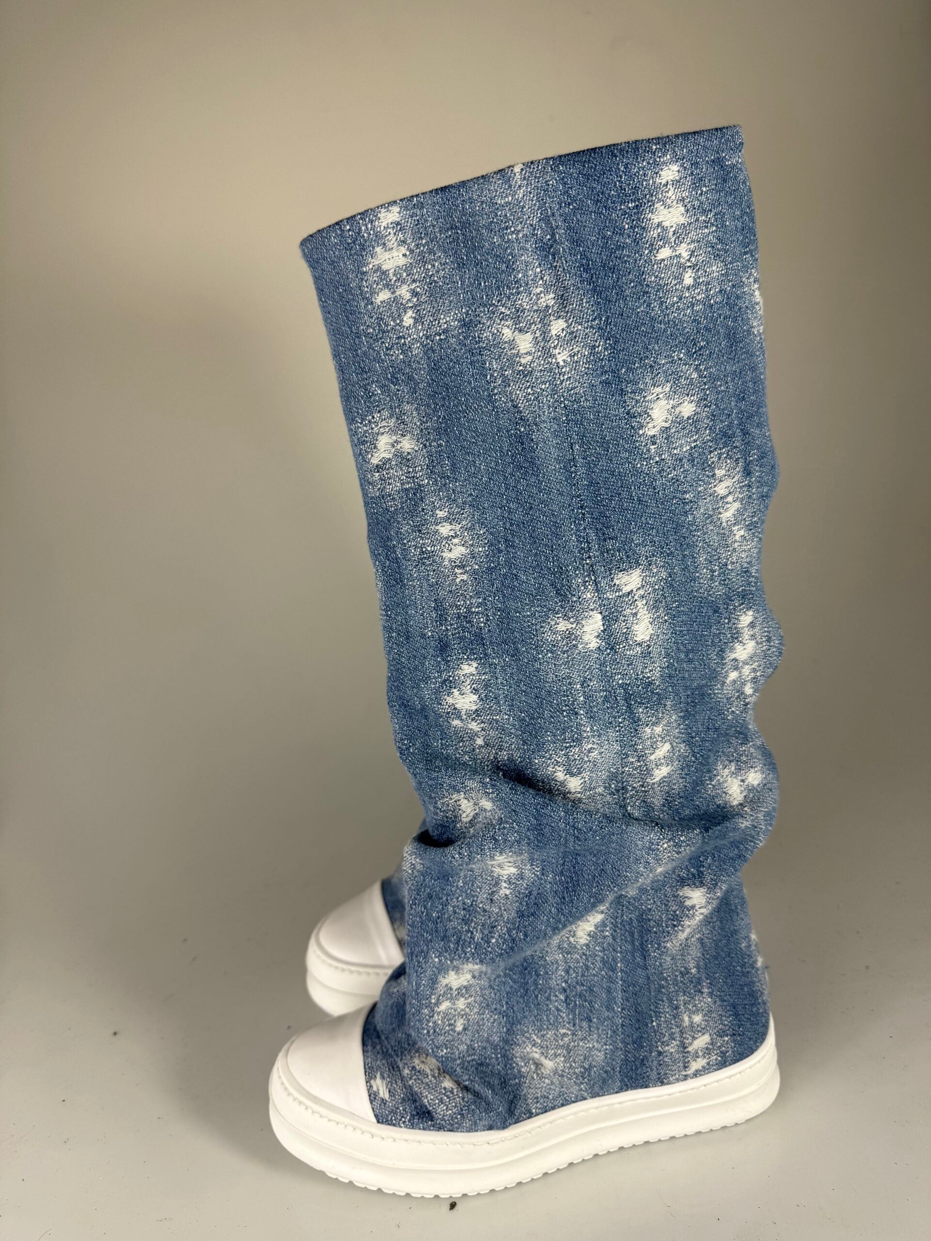 Orlando tore jeans