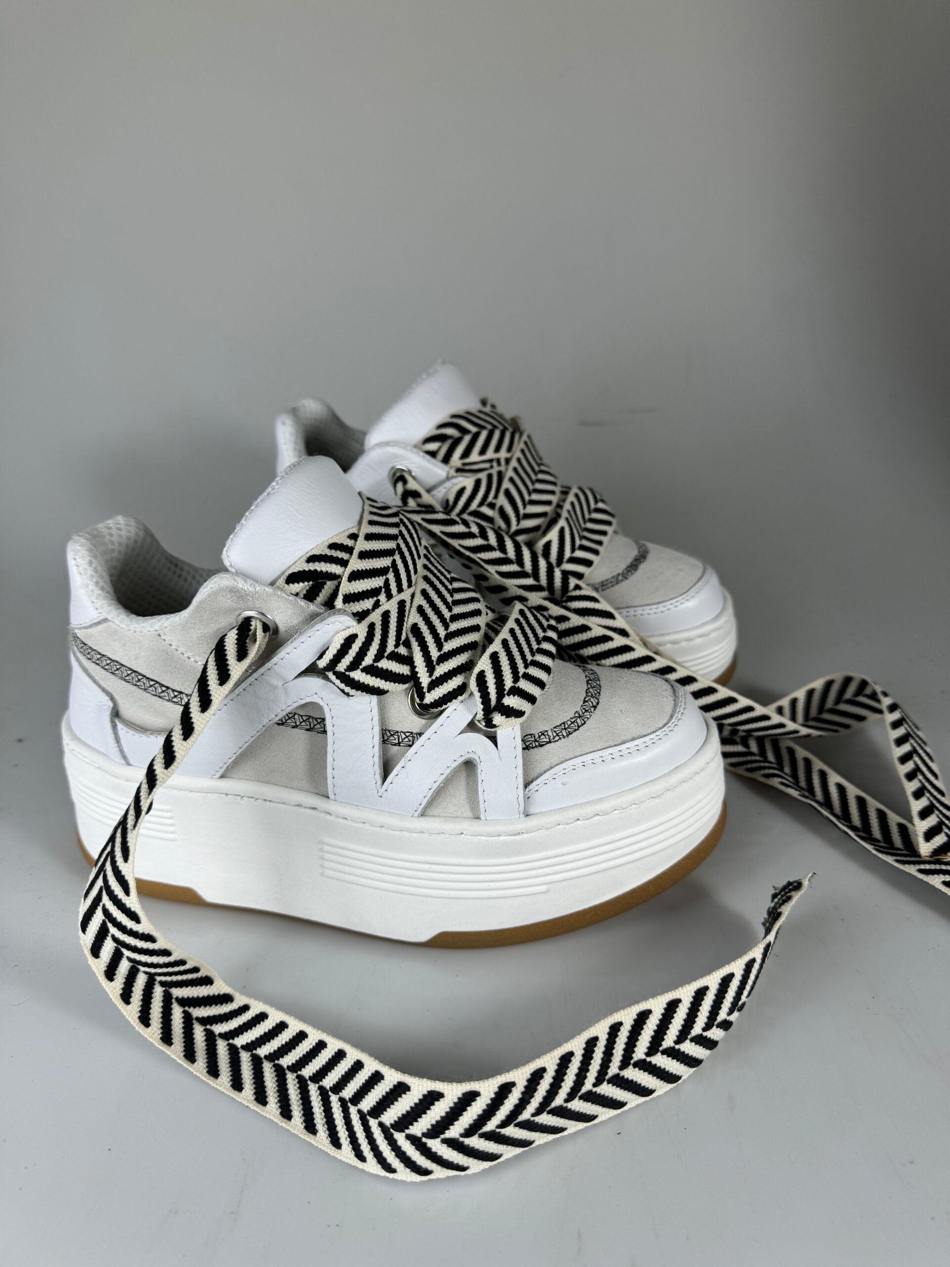 Wolf5 leather/cam white lace b/w