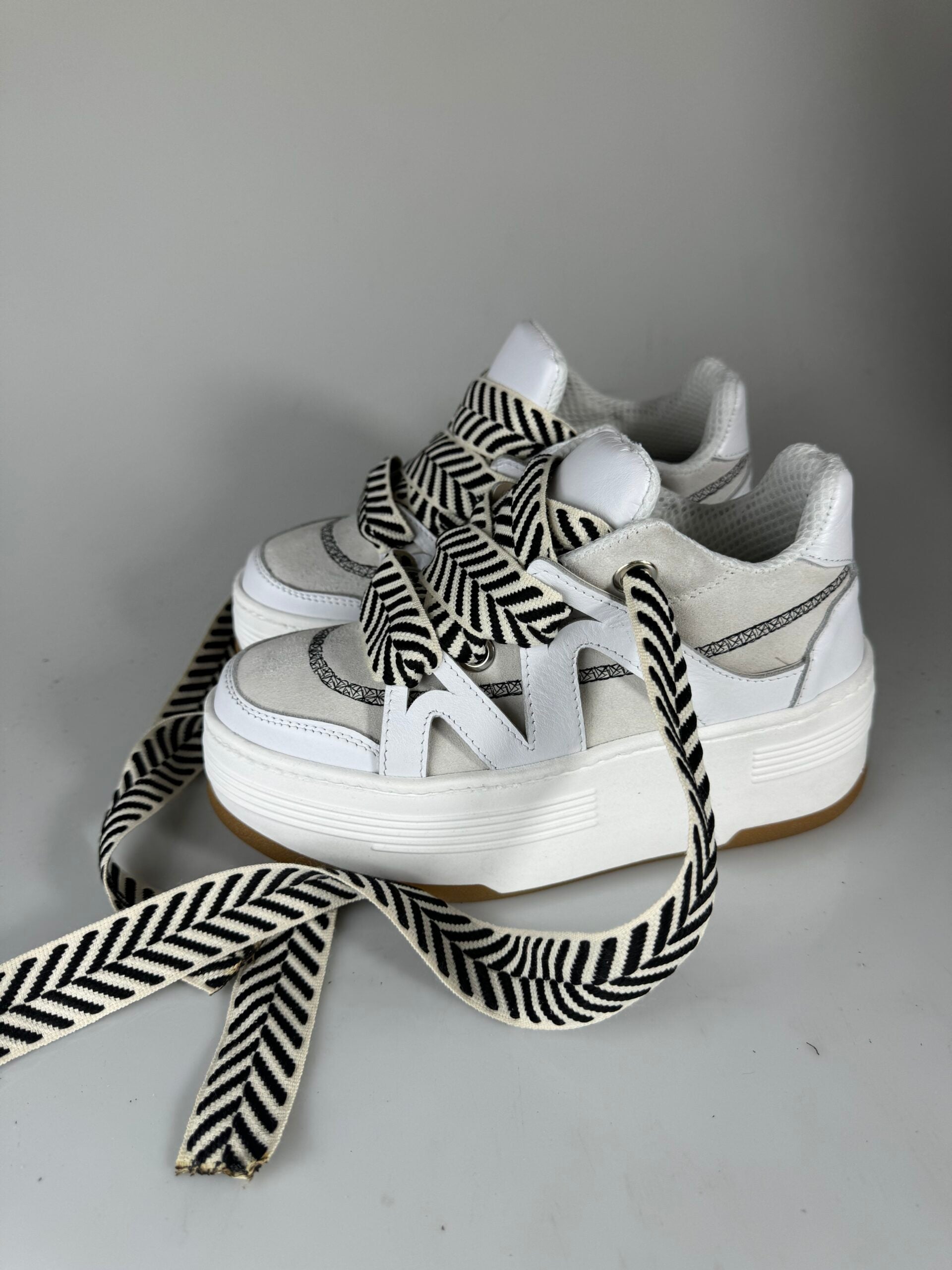 Wolf5 leather/cam white lace b/w