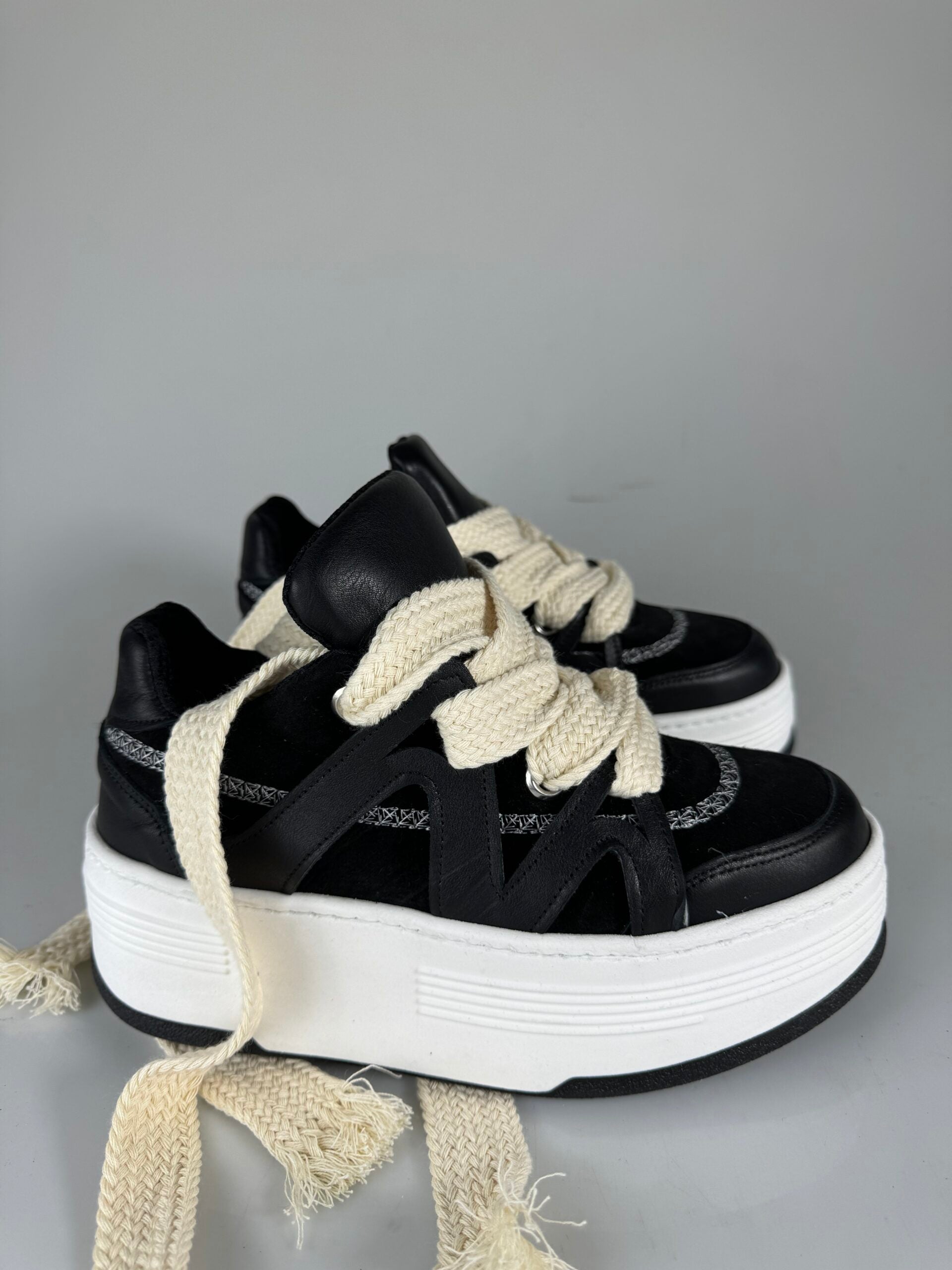 Wolf5 cam black beige lace