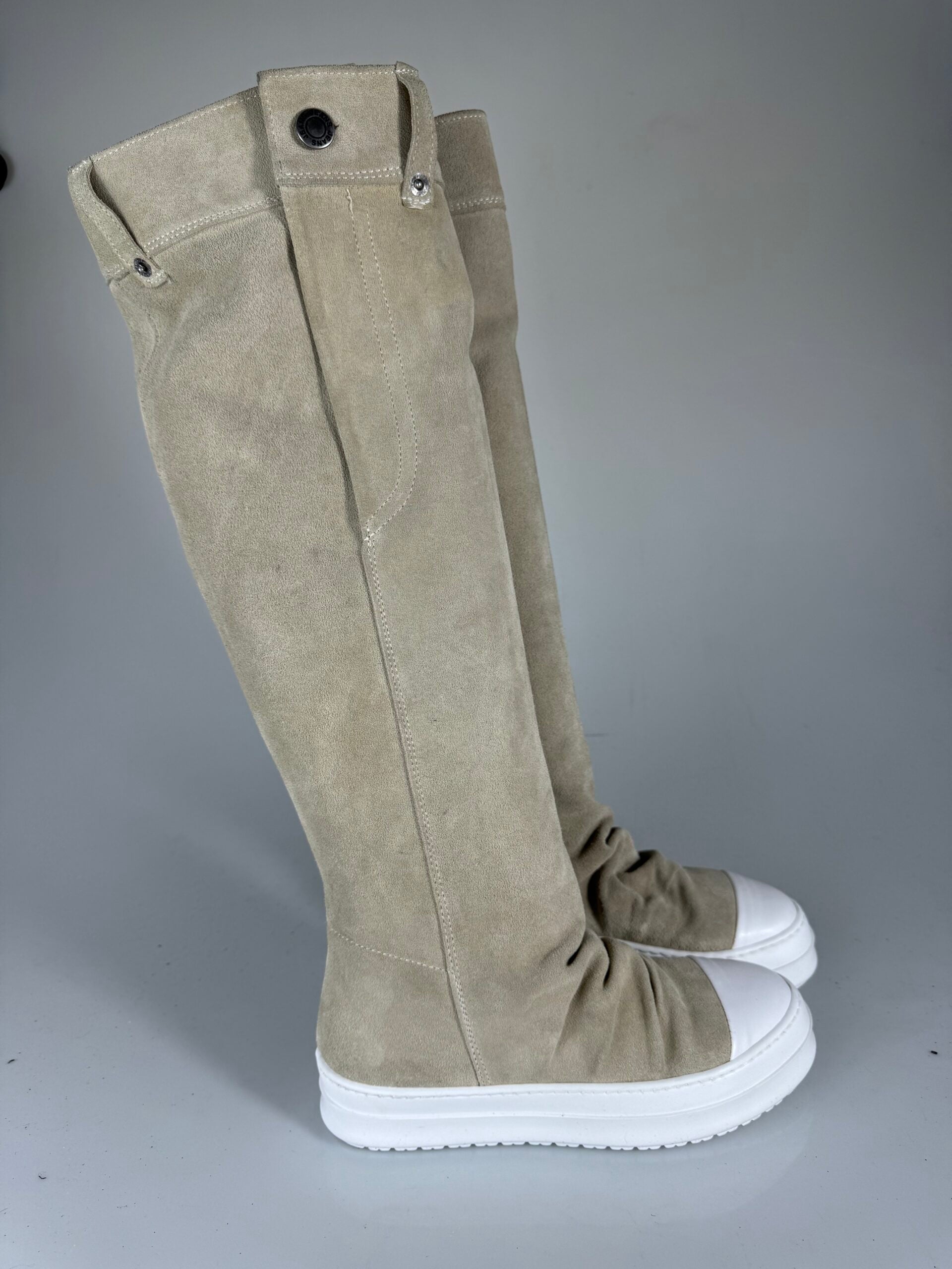 Botón beige de leva de toro