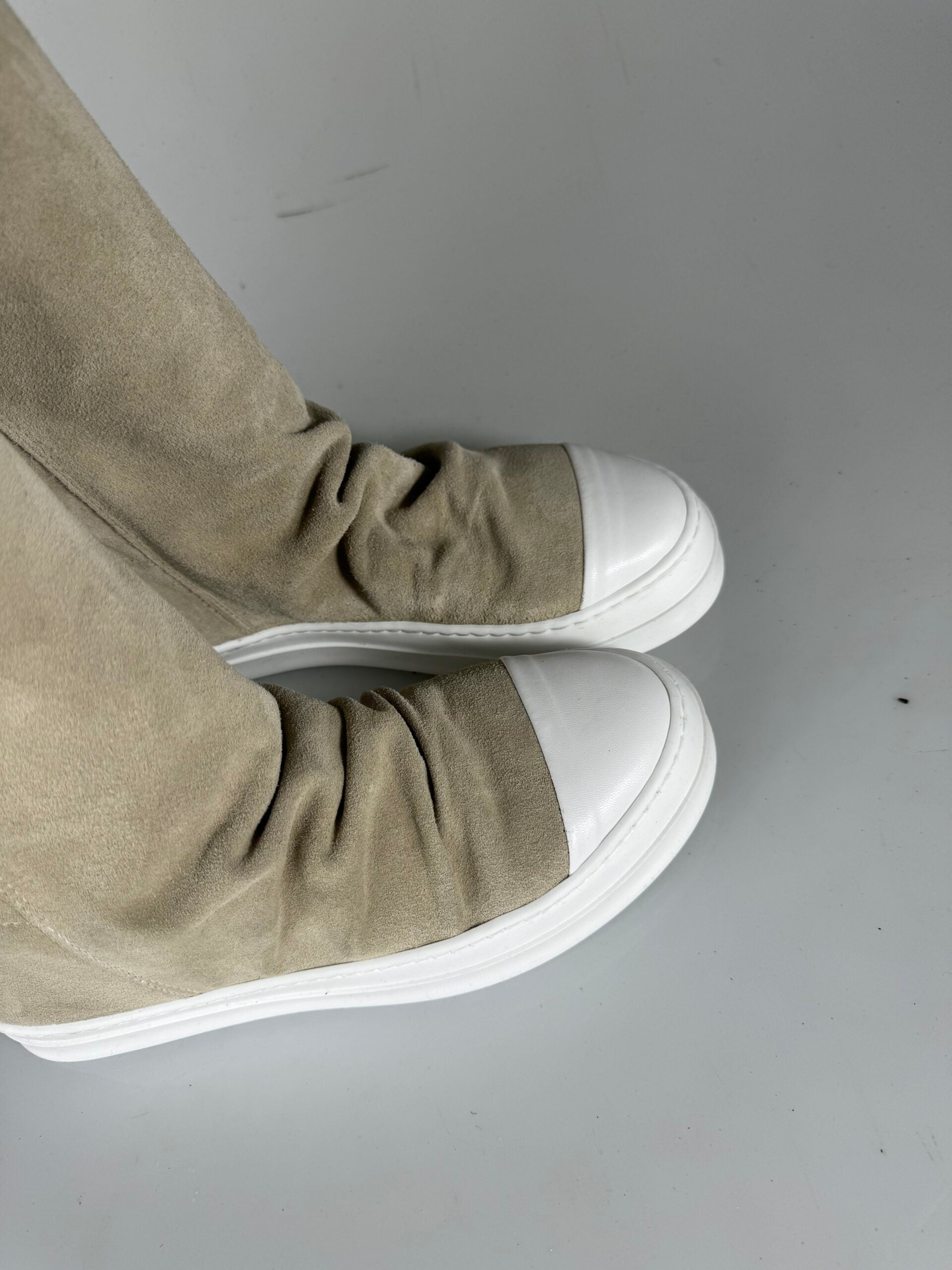 Botón beige de leva de toro