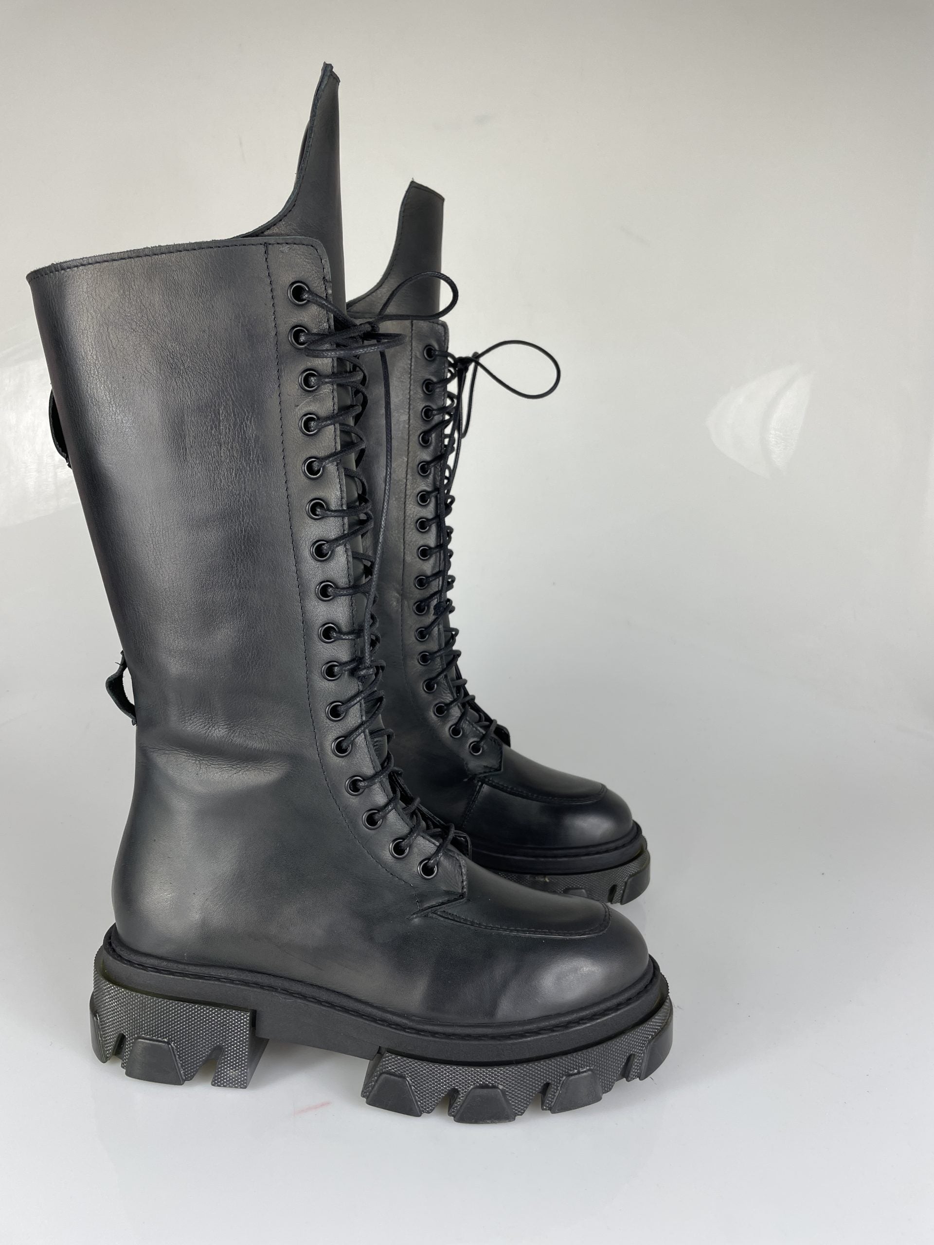Wake1 new black leather BASIC