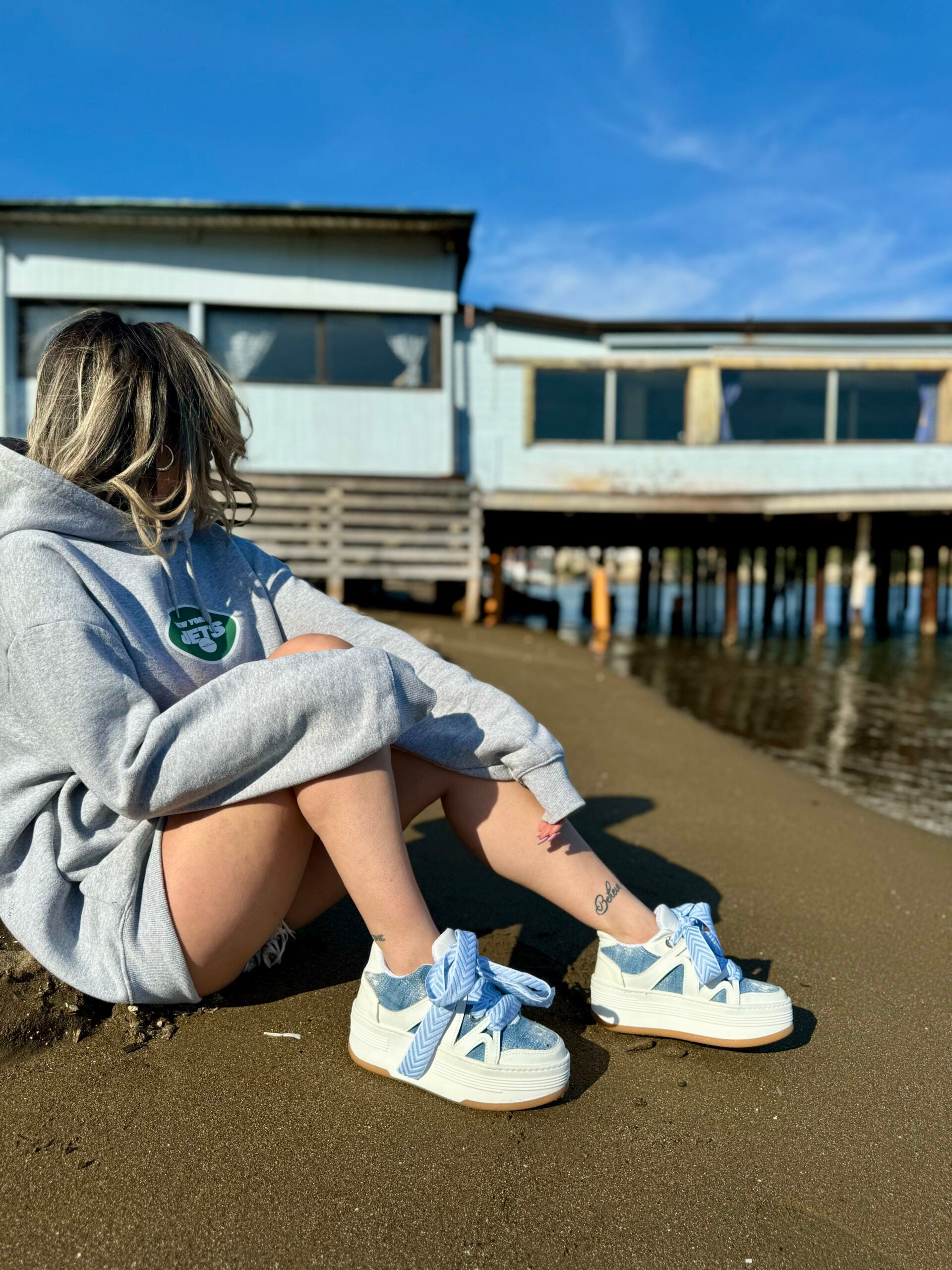 Wolf5 jeans with light blue laces