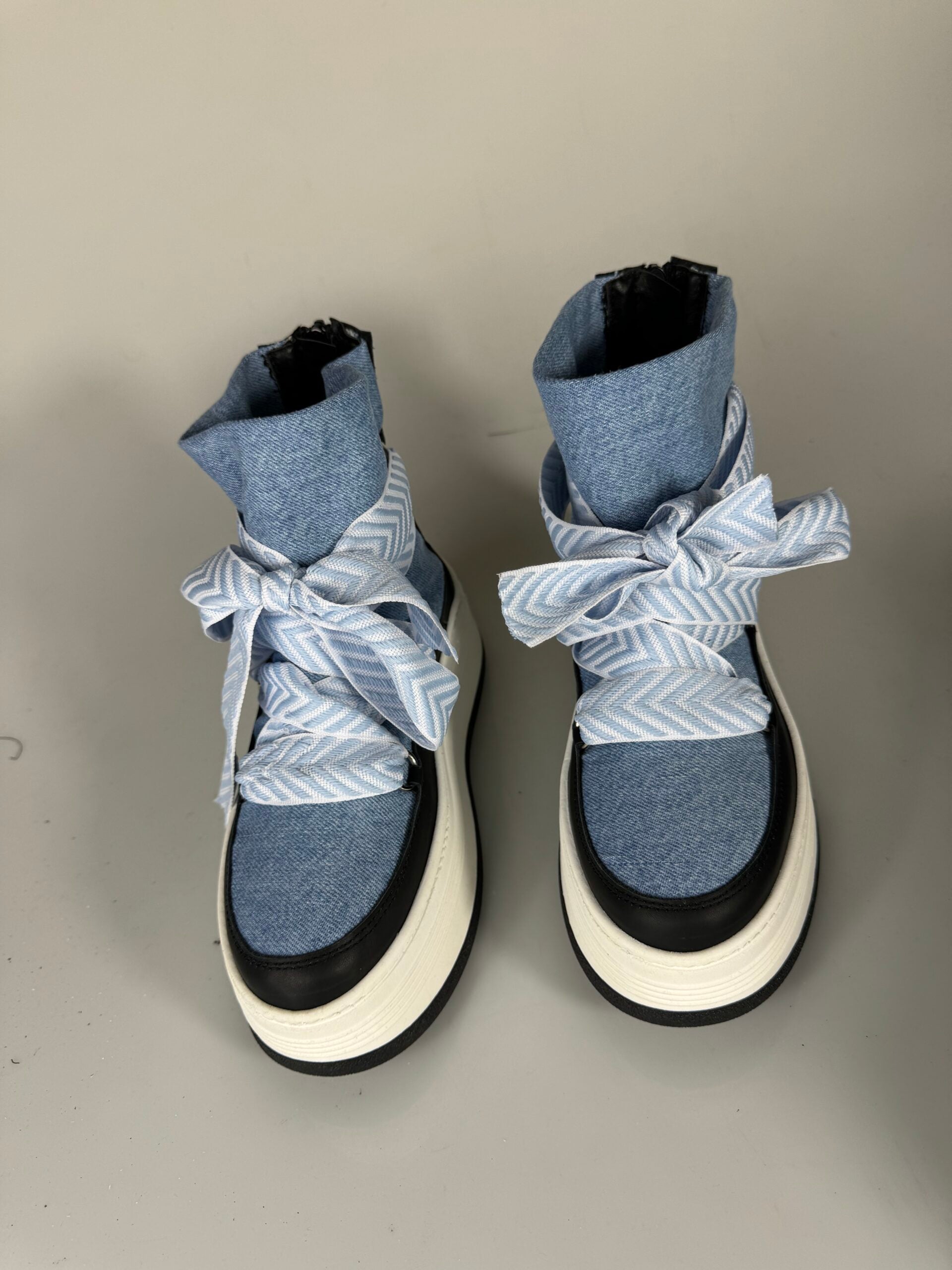 Wolf7 black rip jeans with light blue lace